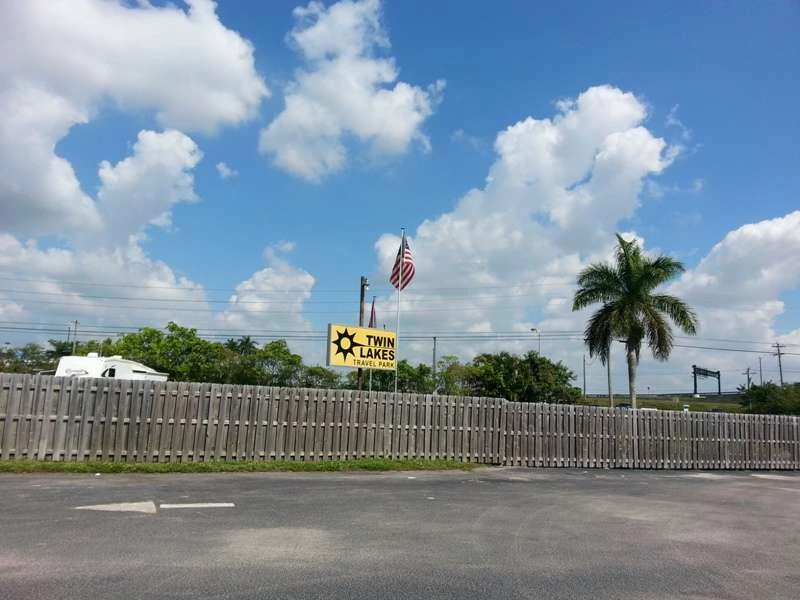 Twin Lakes Travel Park