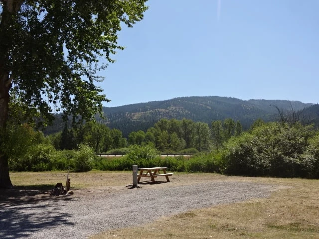 Bearmouth Chalet RV Park