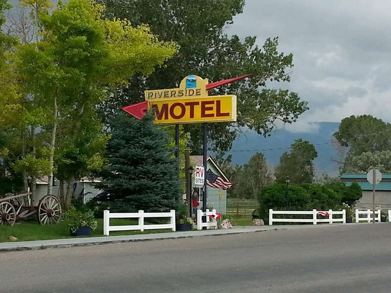 Riverside Motel Cabins and RV Park