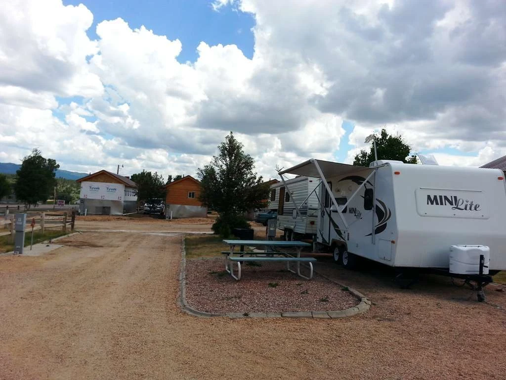 Mountain Ridge Motel & RV Park