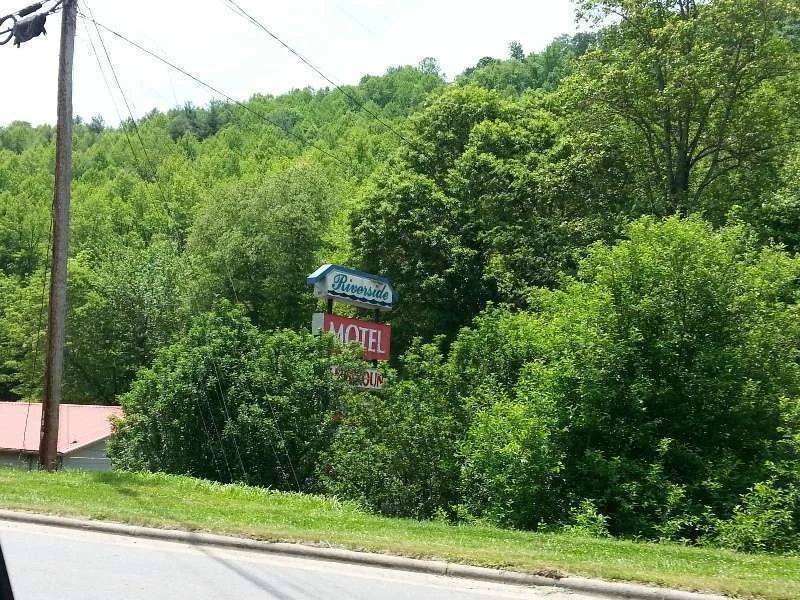 Riverside Motel & Campground