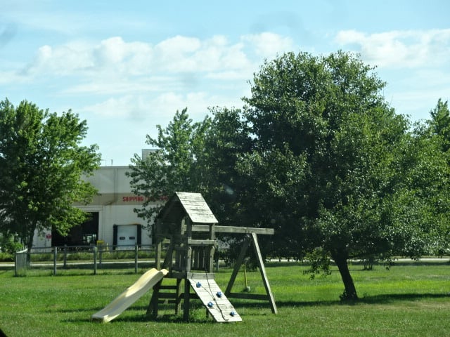 D & W Lake Camping RV Park