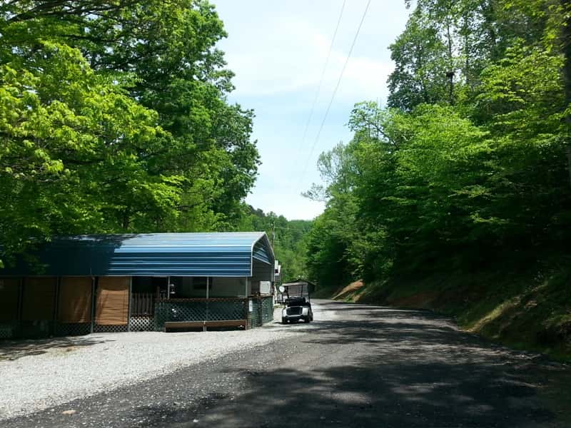 Eljawa Campground and Log Cabins