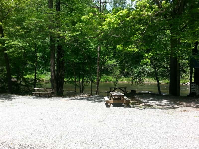 Eljawa Campground and Log Cabins