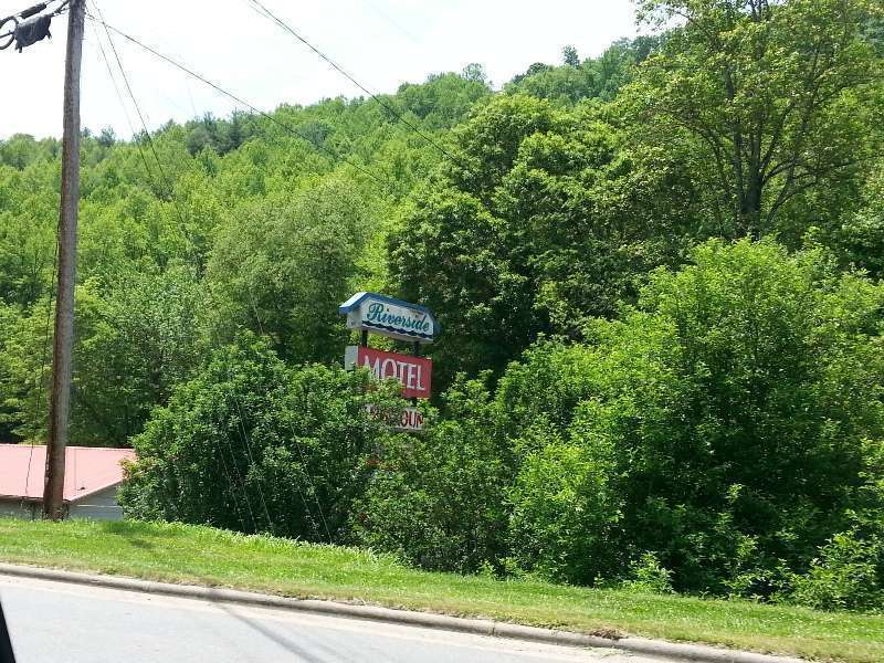 Riverside Motel & Campground
