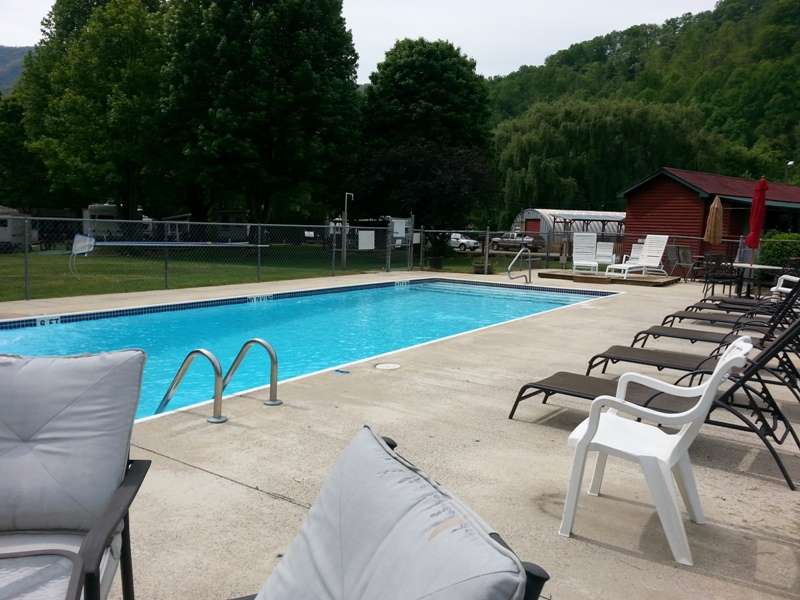 Smoky View Cottages & RV Resort Park