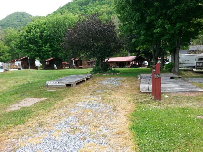 Smoky View Cottages & RV Resort Park