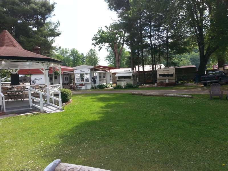 Waters Edge Motor Court