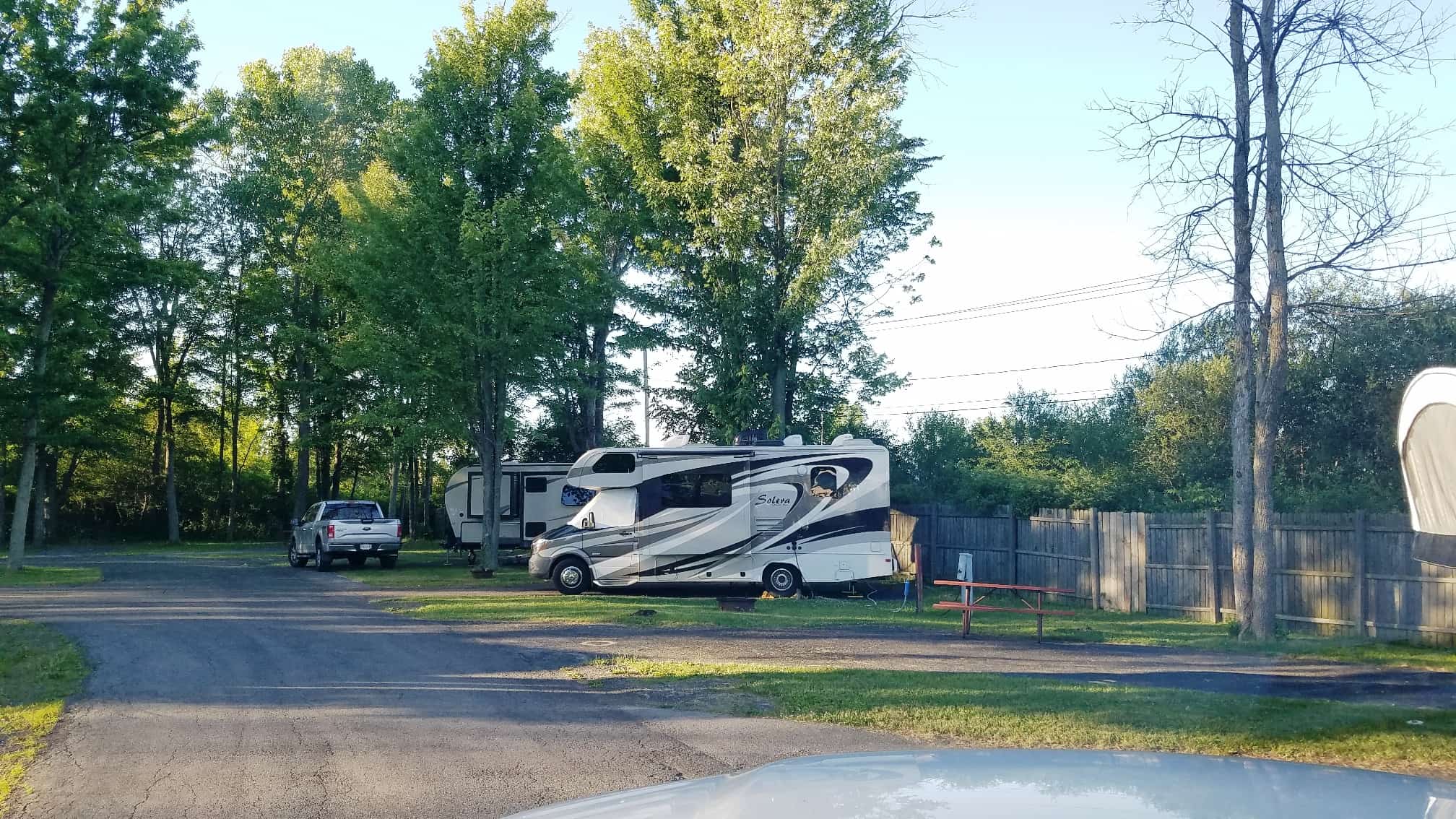 AA Royal Motel & Campground