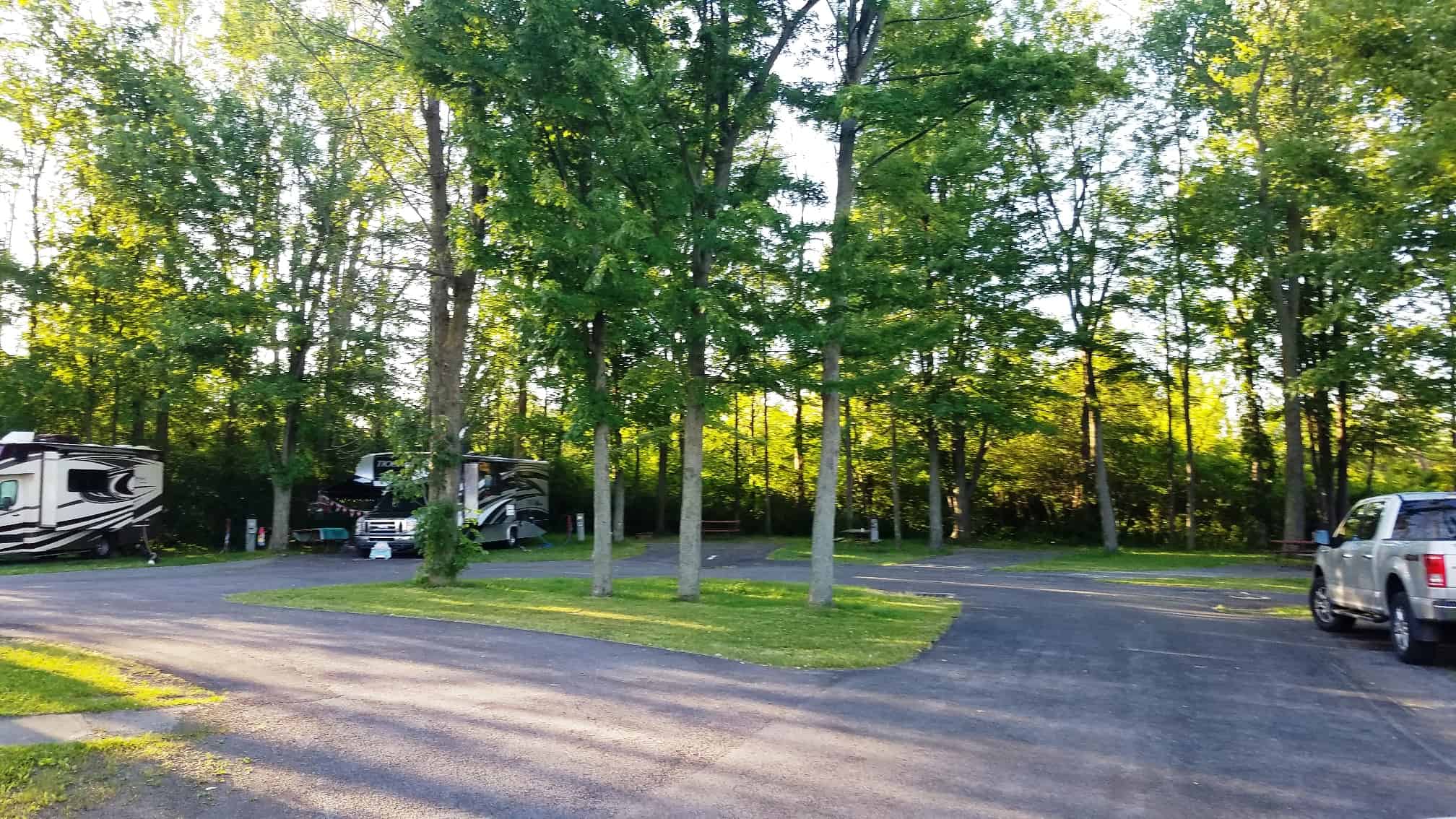 AA Royal Motel & Campground