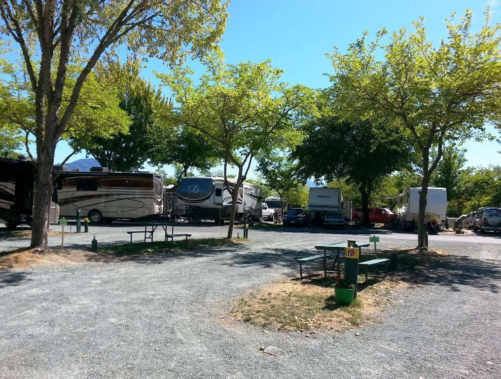 Rogue Valley Overniters RV Park