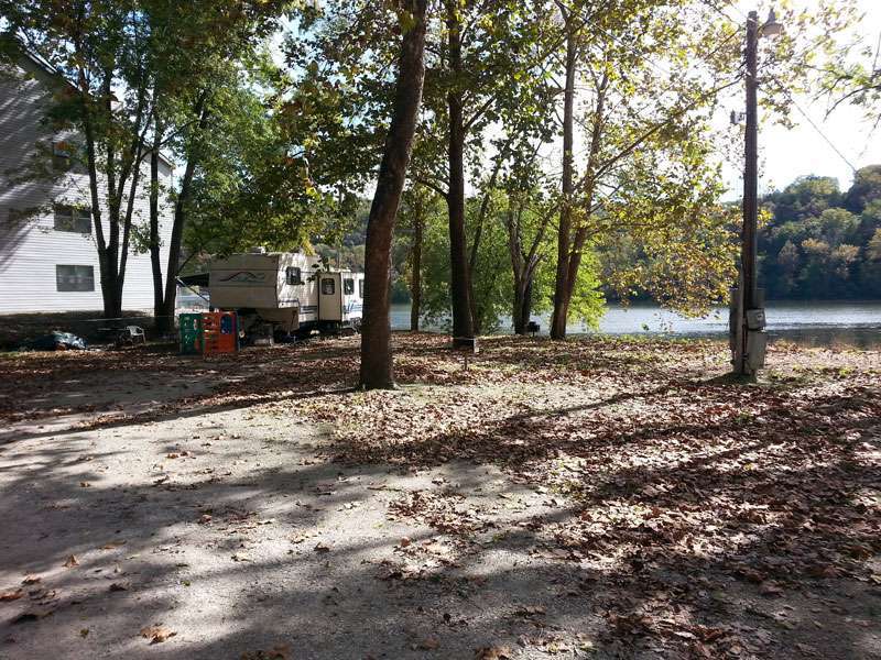 Taneycomo Market & Campground