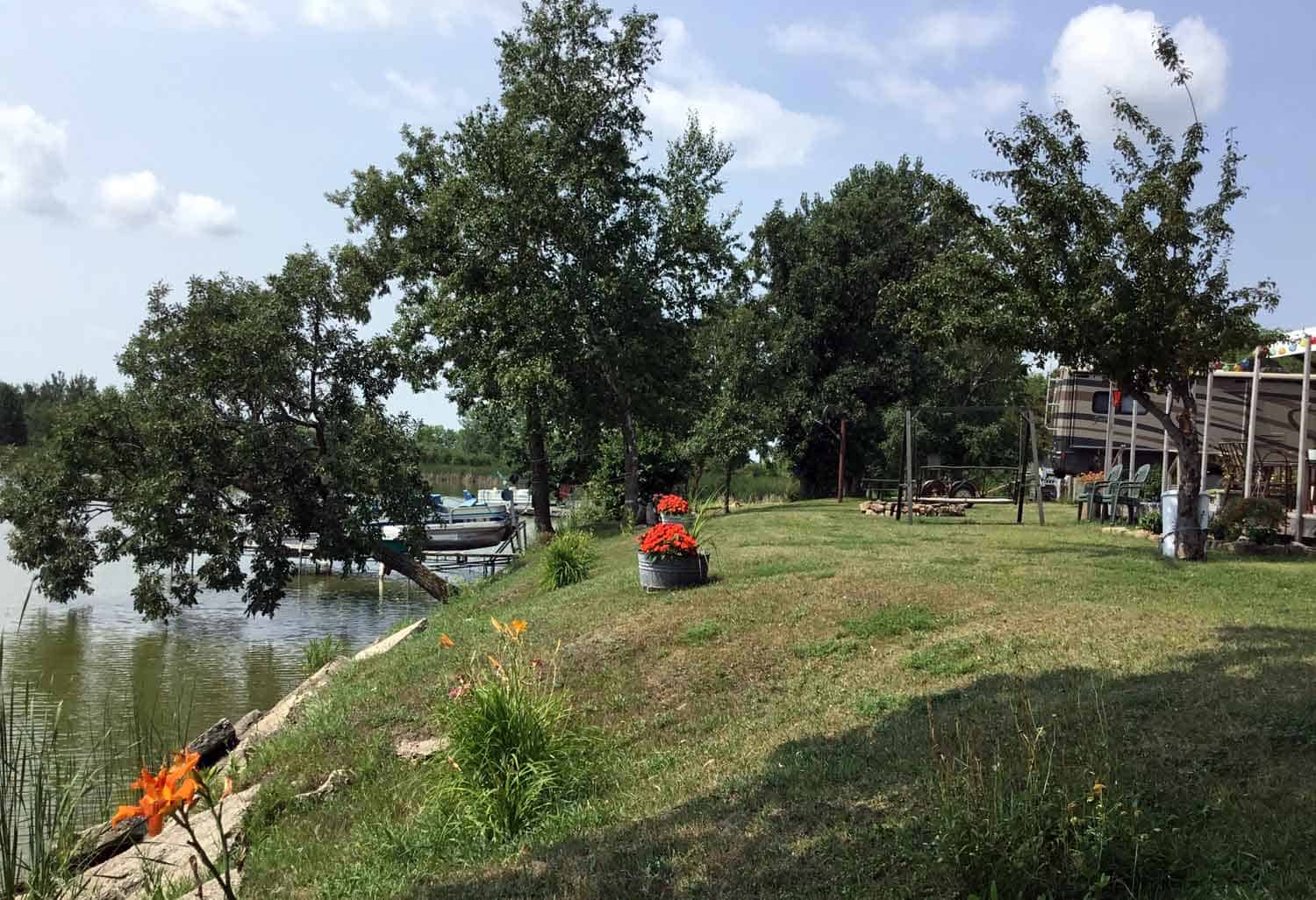 2Annes Lakeside RV Park