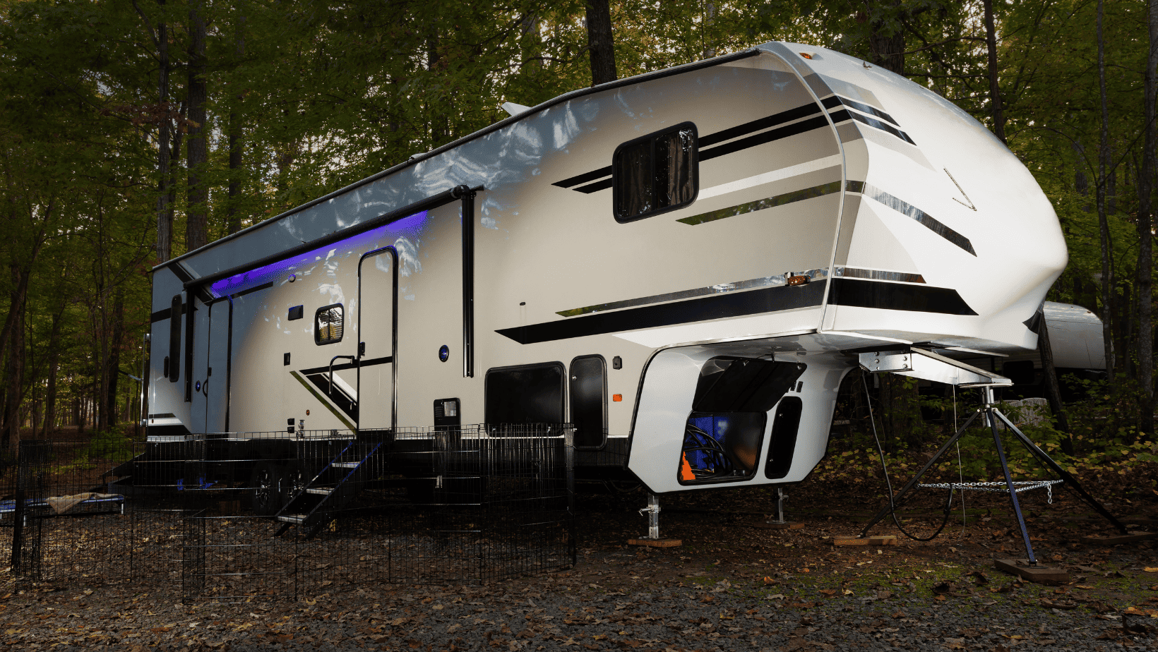 Fifth Wheel vs Class A Motorhome: Pros and Cons to Help You Choose Before You Buy"
