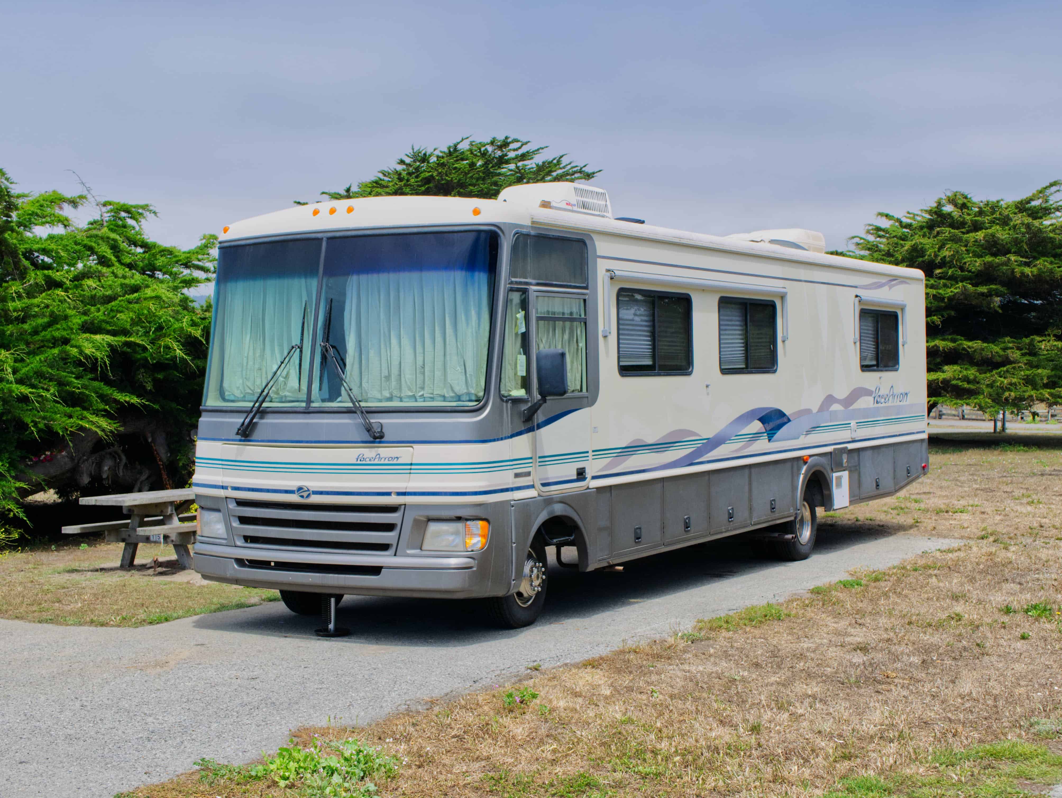 On the Road with Confidence: Finding the Best RV Rental Company