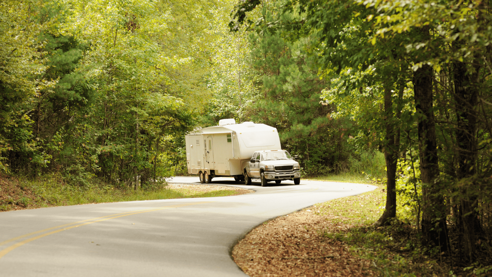 Navigating the Breeze: Driving an RV in High Winds and 10 Important Tips