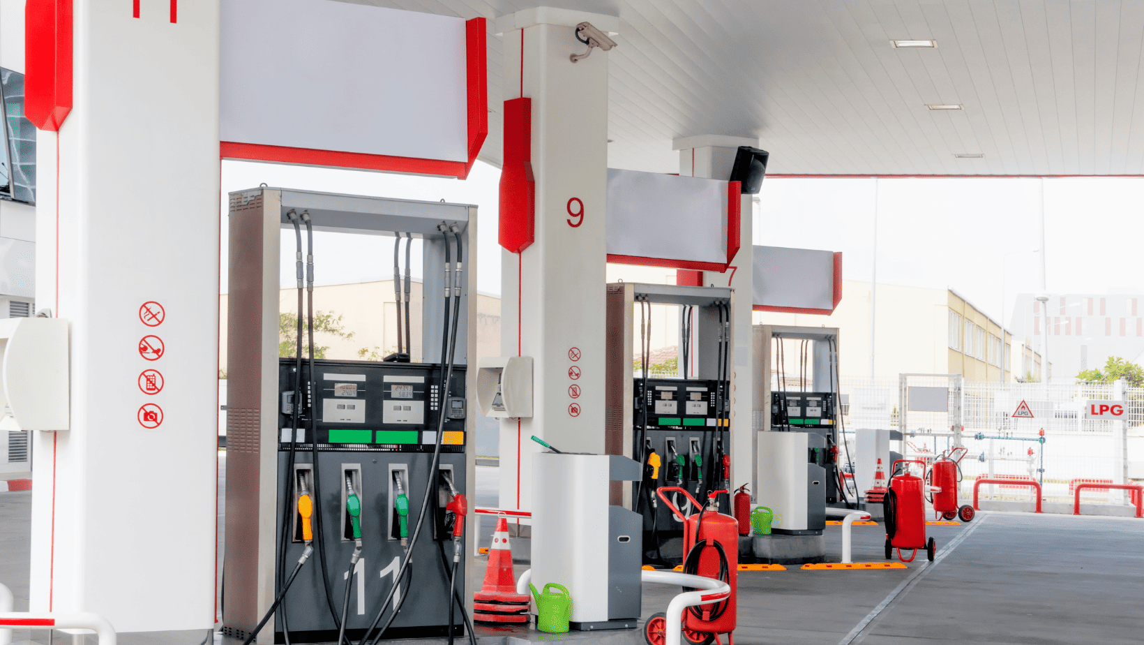 Choosing Between Small and Large Gas Stations: Pros and Cons