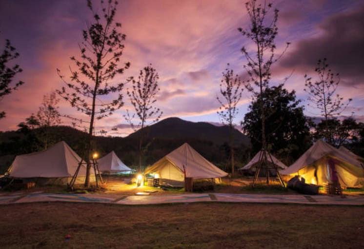 5 Reasons Why Glamping Is the Best Family Vacation Ever!
