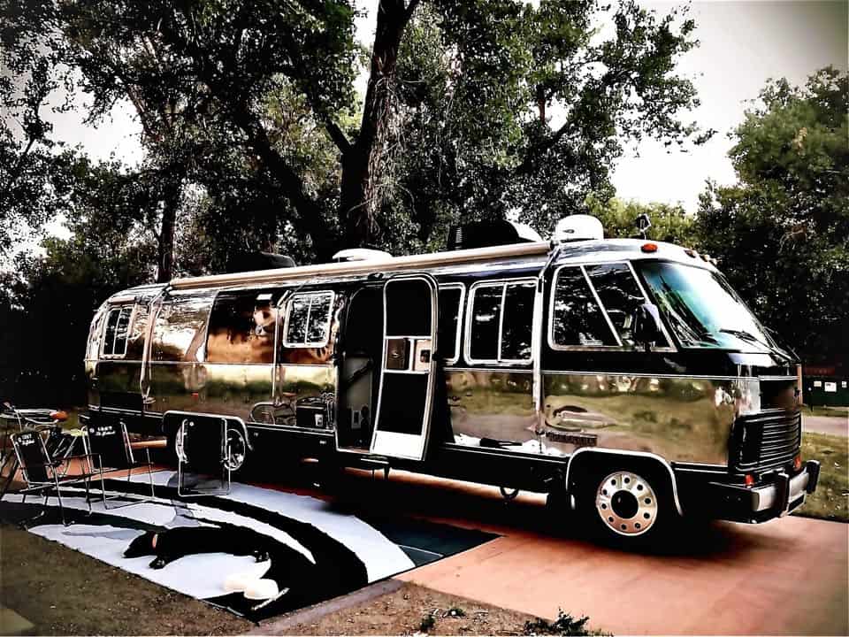 A Classic Reimagined: The 1988 Airstream 345 LE is a Rolling Time Capsule with Modern Upgrades