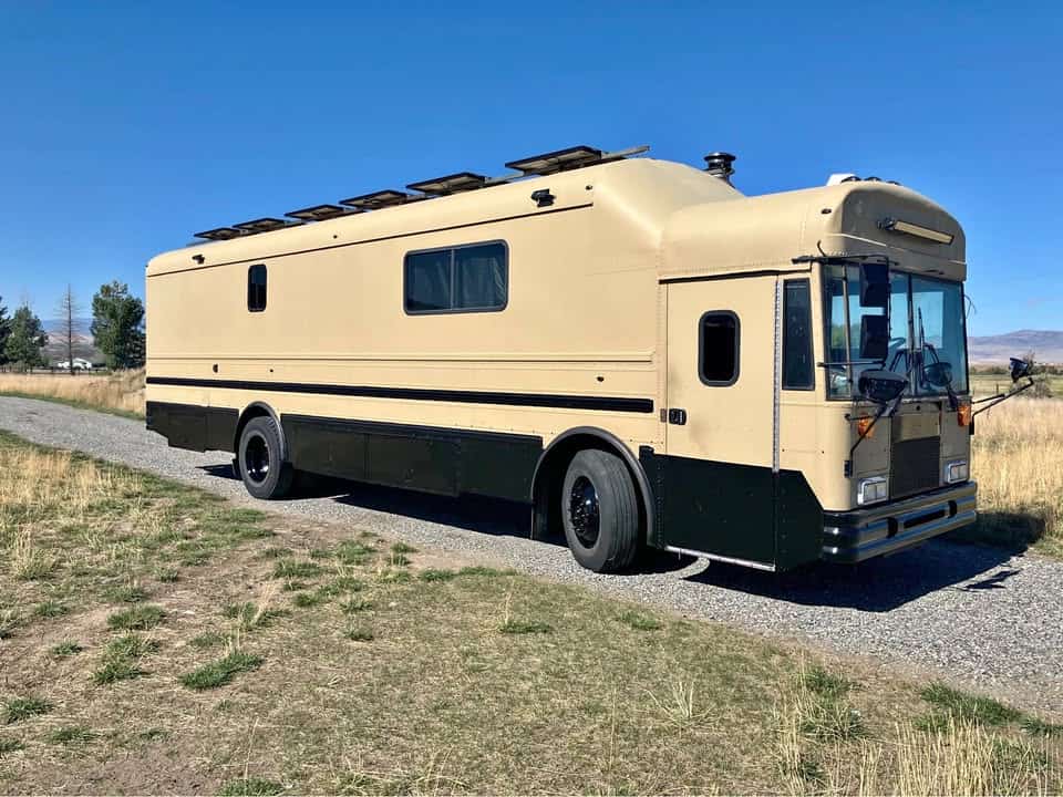 1998 International Skoolie Conversion – Off-Grid Living in a Fully Built Adventure Rig