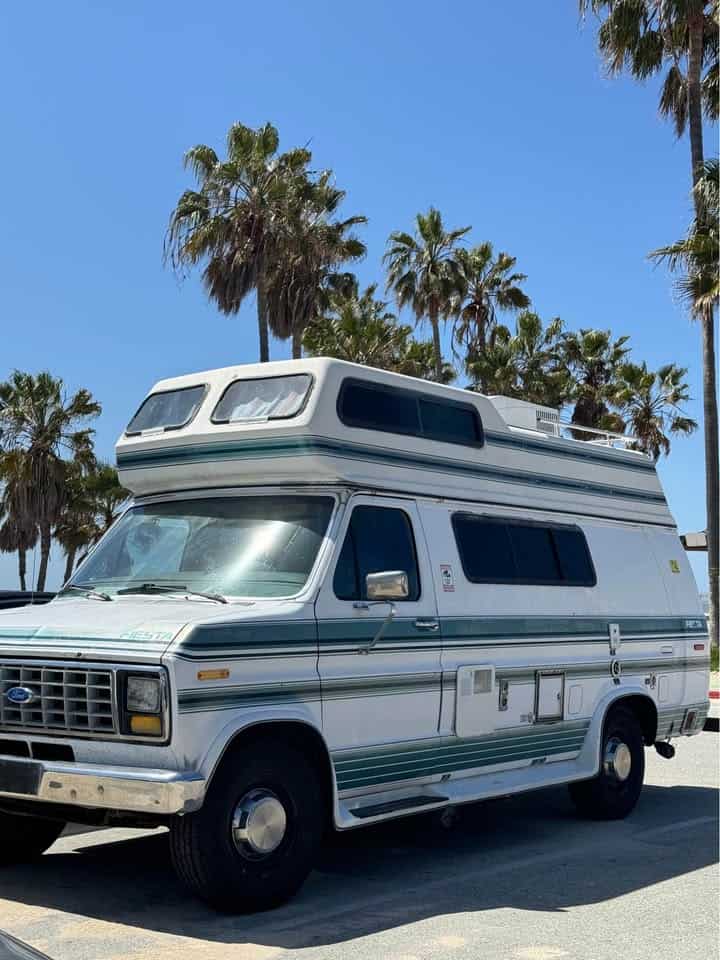 1991 Ford Econoline Camper Van – Retro Vibes, Ready to Roll