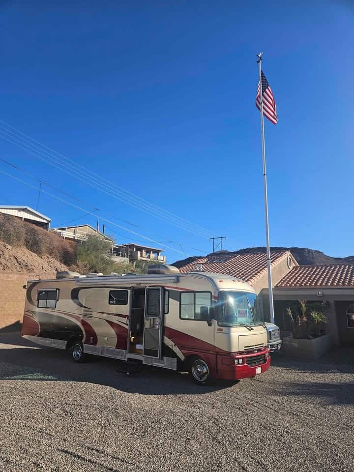 1994 Fleetwood Bounder – Classic Coach on a Chevy Workhorse Chassis