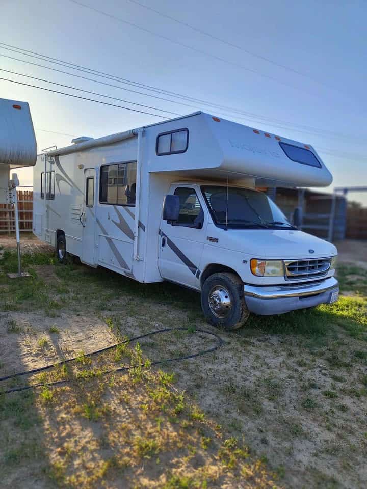 Road-Tested Comfort: Inside a 2001 Ford Majestic Class C Motorhome