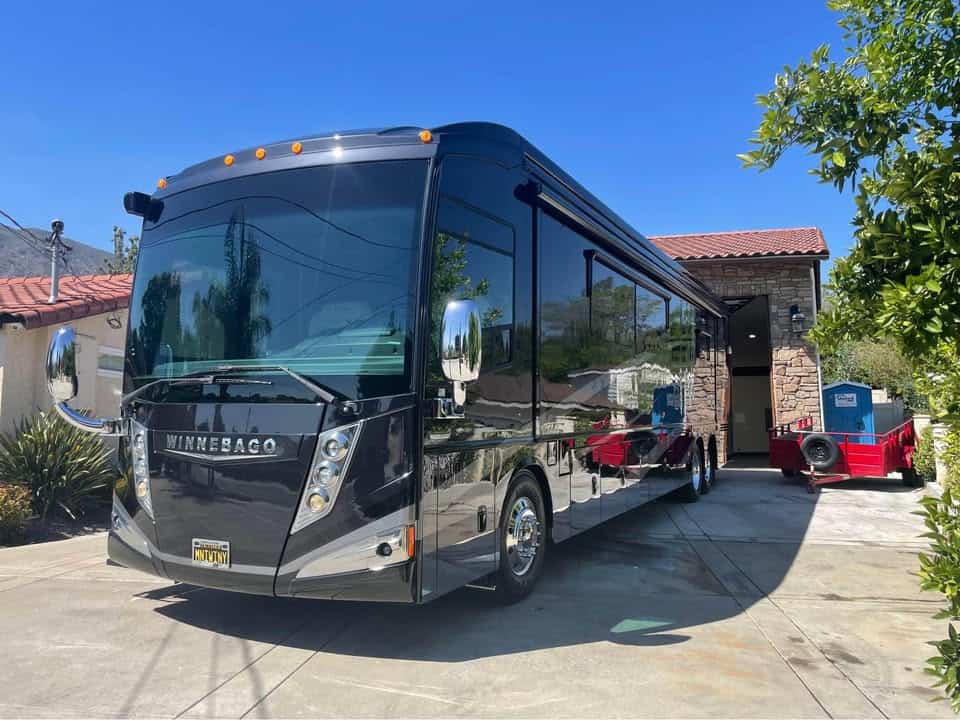 Luxury on Wheels: Touring the 2015 Winnebago Grand Tour 42QL