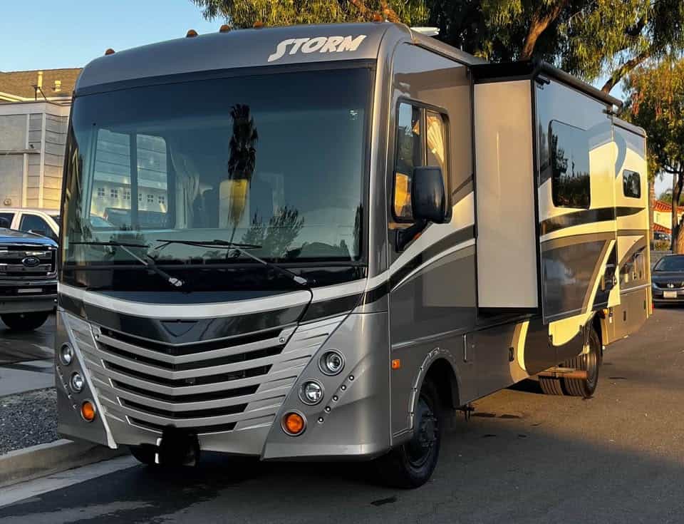 "Comfort and Space on the Move: A Closer Look at the 2016 Fleetwood Storm 32H Bunkhouse"