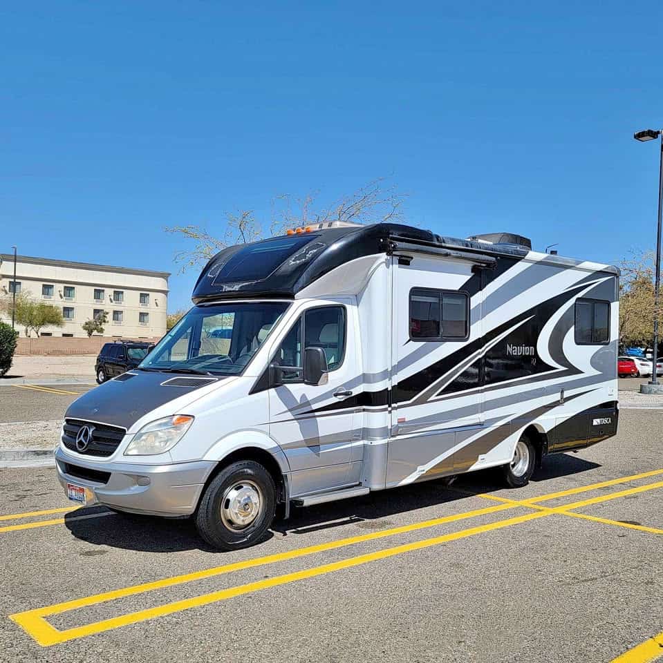 2014 Itasca Navion 24G: Compact Luxury with Diesel Efficiency