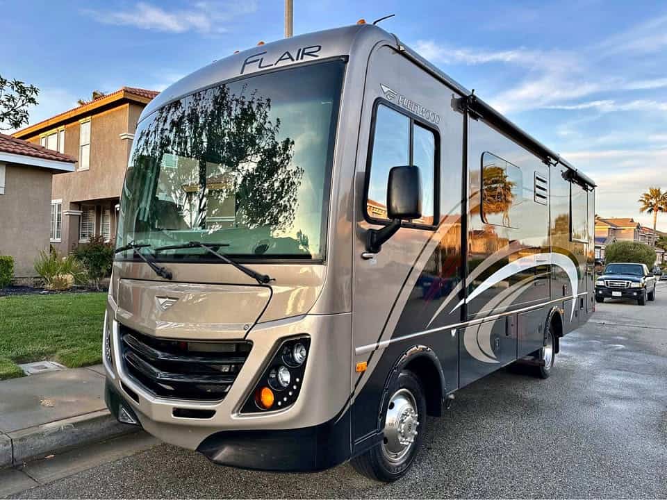 This 2015 Fleetwood Flair Might Be the Perfect Size for the Road Ahead