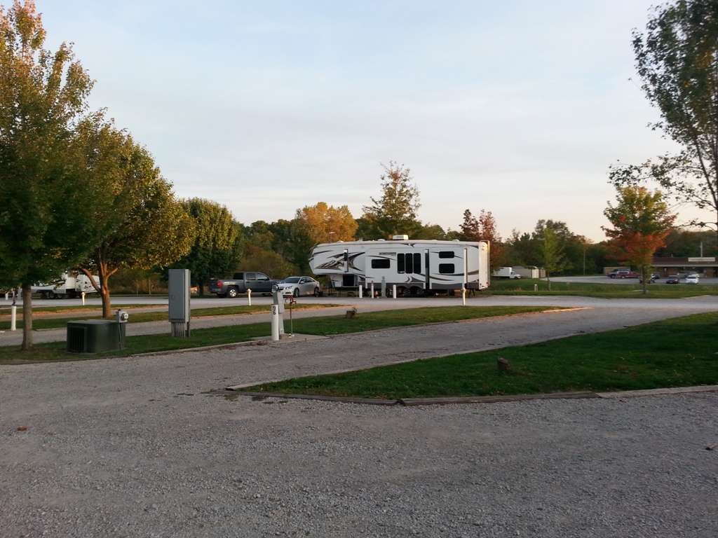 Indian Hill Inn & RV Park