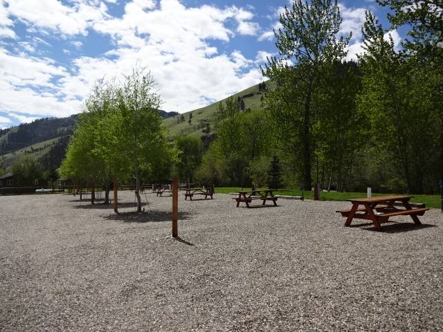 Waters Edge RV Park & Pizzeria