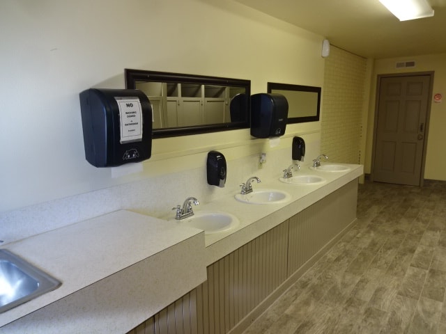 Bearmouth Chalet RV Park