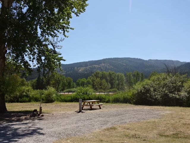 Bearmouth Chalet RV Park