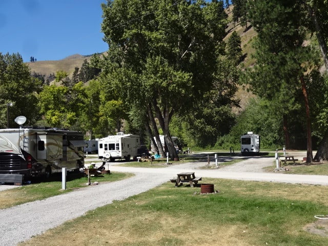 Bearmouth Chalet RV Park