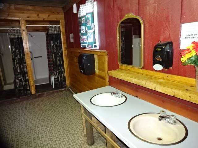 Saratoga Escape Lodges & RV Resort