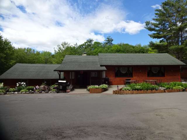 Saratoga Escape Lodges & RV Resort