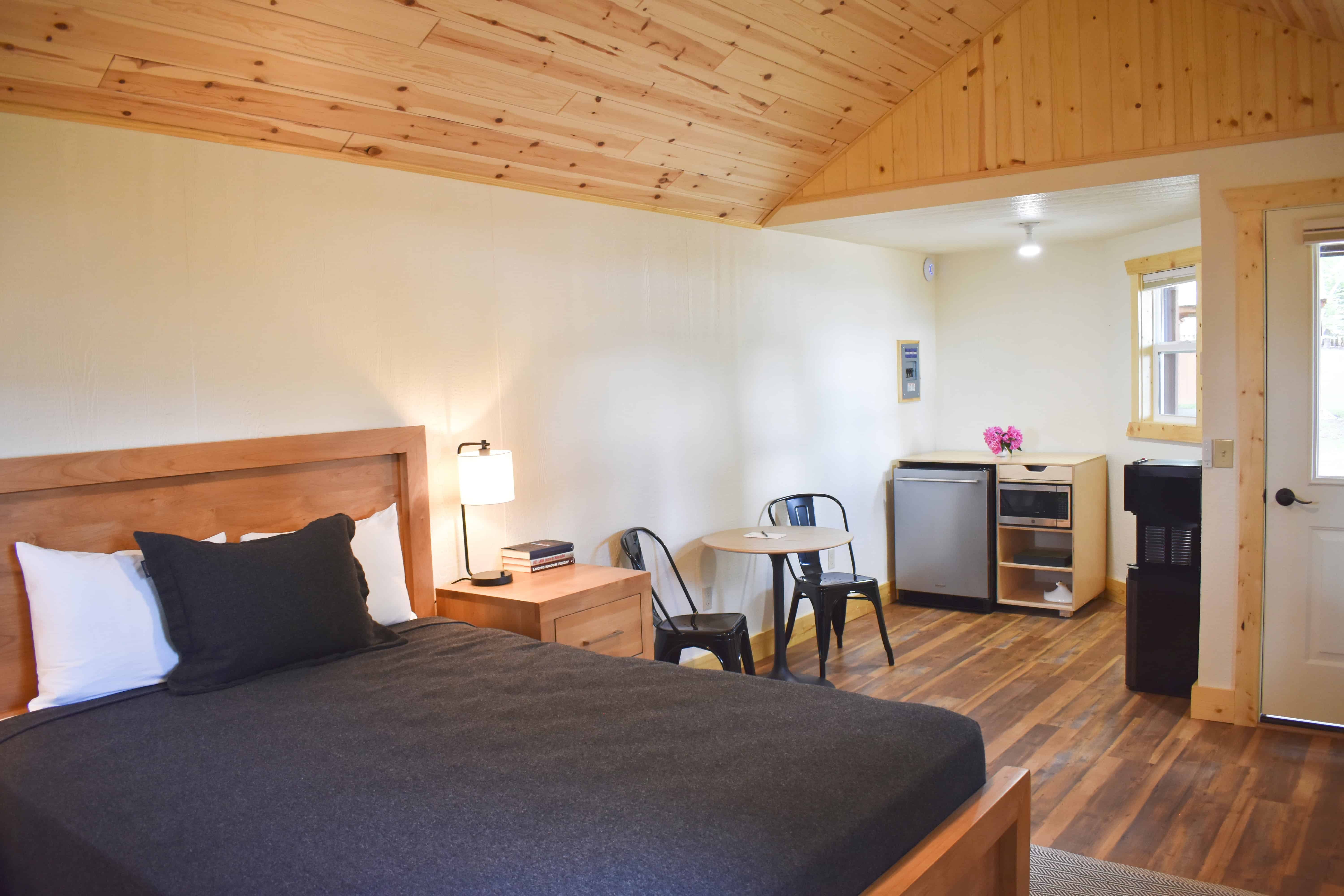 Lakeshore Cabins and Campground